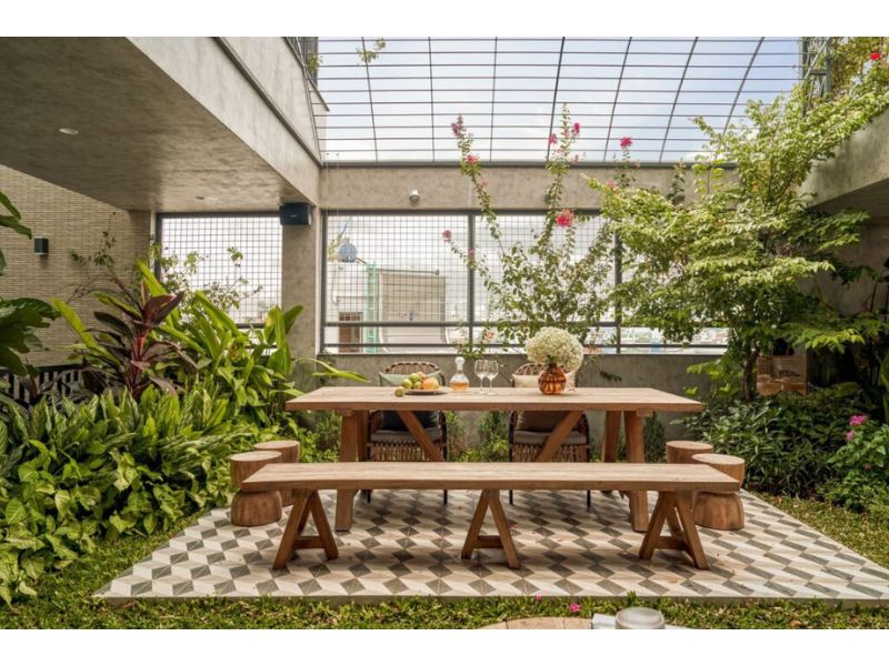 Biệt thự sân vườn được thiết kế phía trên tầng thượng