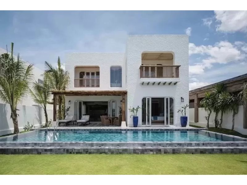 Nhà biệt thự 2 tầng có bể bơi sang trọng